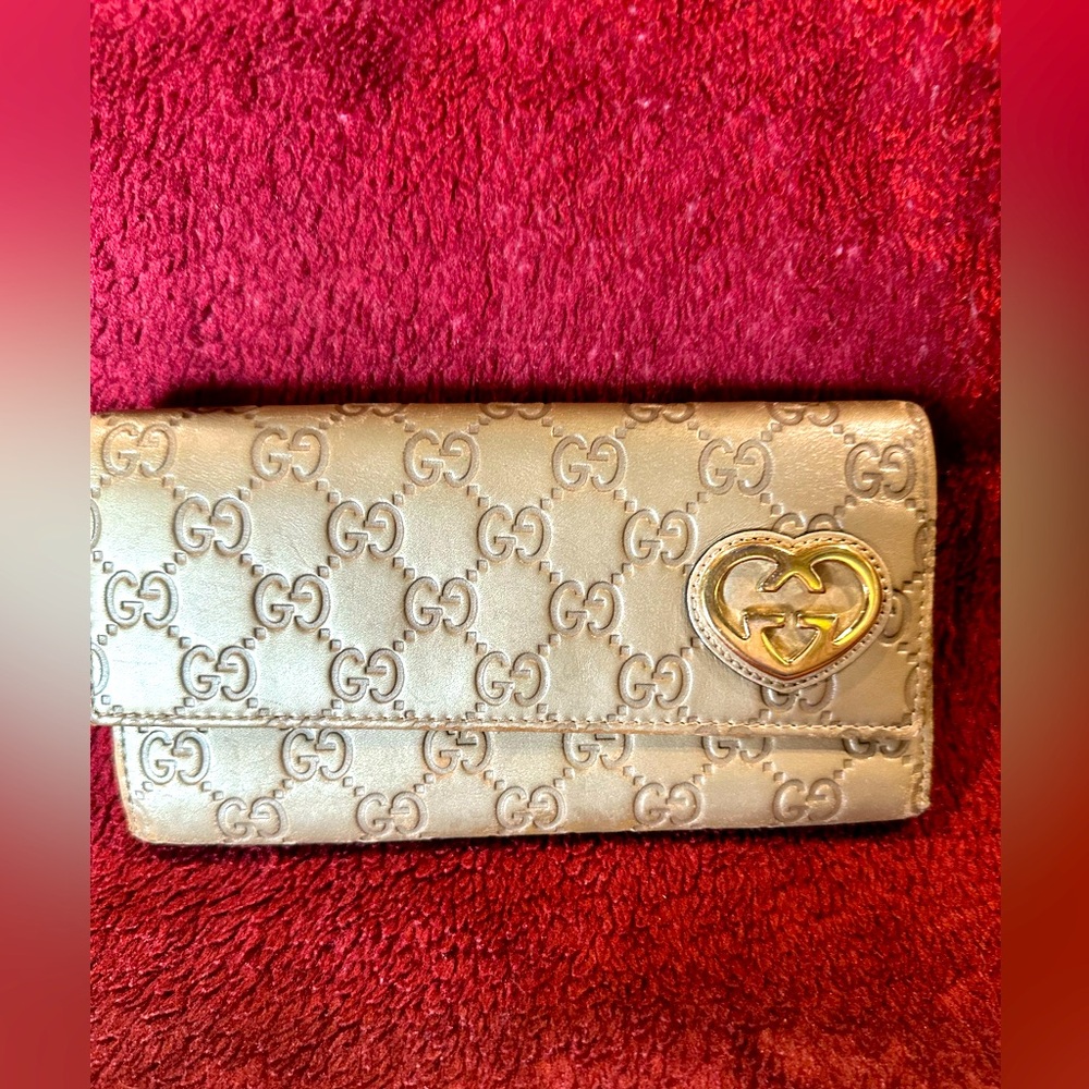 Gucci long wallet with large G. Good used condition. Please see all photos.